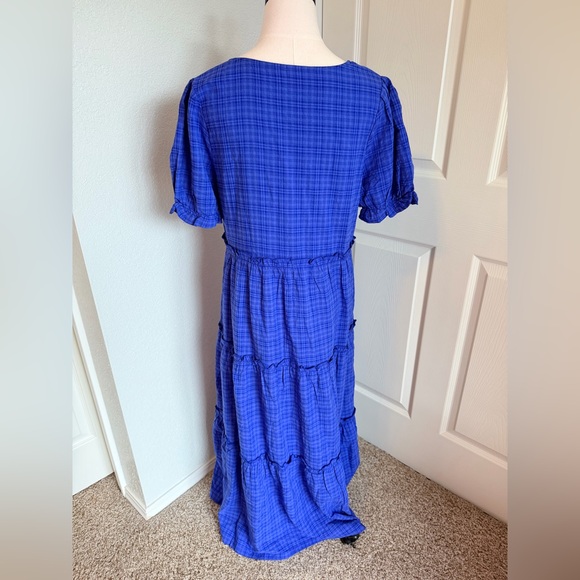 Simple Dress - Picture 3 of 4